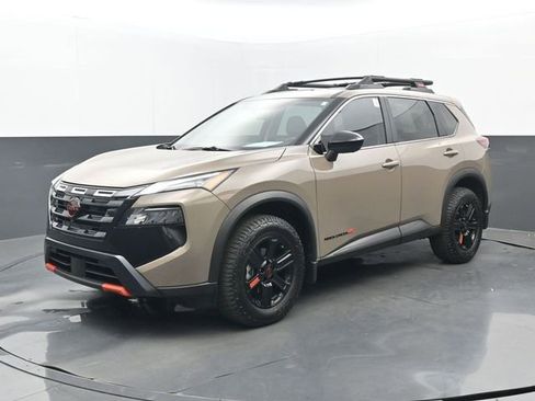 Used 2025 Nissan Rogue SV image 23