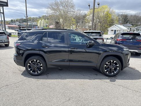 Used 2025 Chevrolet Equinox RS image 2