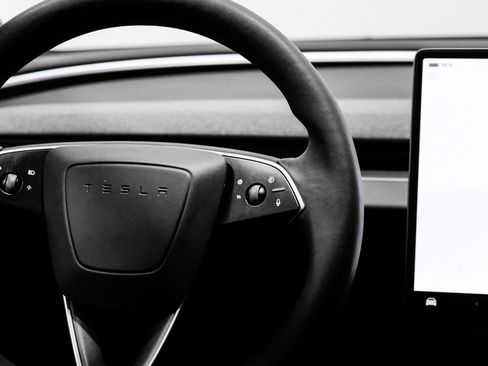 Used 2024 Tesla Model 3 Long Range RWD image 17