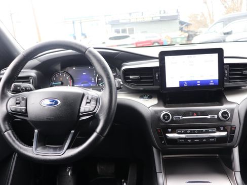 Used 2020 Ford Explorer XLT w/ Comfort Package image 19