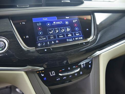 Used 2022 Cadillac XT6 Premium Luxury image 21
