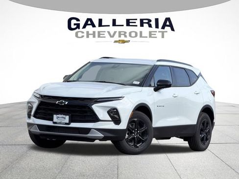 New 2026 Chevrolet Blazer LT w/ Convenience Package FWD image 2