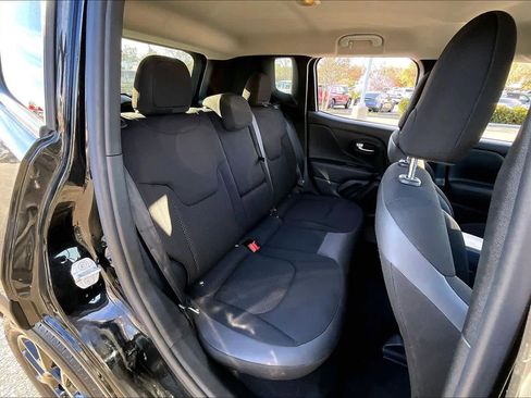 Used 2019 Jeep Renegade Altitude w/ Quick Order Package 2XM image 19