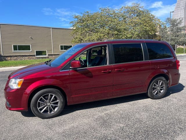 Used 2017 Dodge Grand Caravan SXT FWD image 4