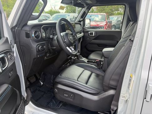 Used 2024 Jeep Wrangler High Altitude AWD/4WD image 15