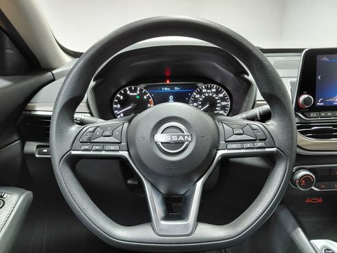 Used 2024 Nissan Altima 2.5 SV AWD/4WD image 25