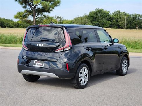 Used 2023 Kia Soul LX image 7