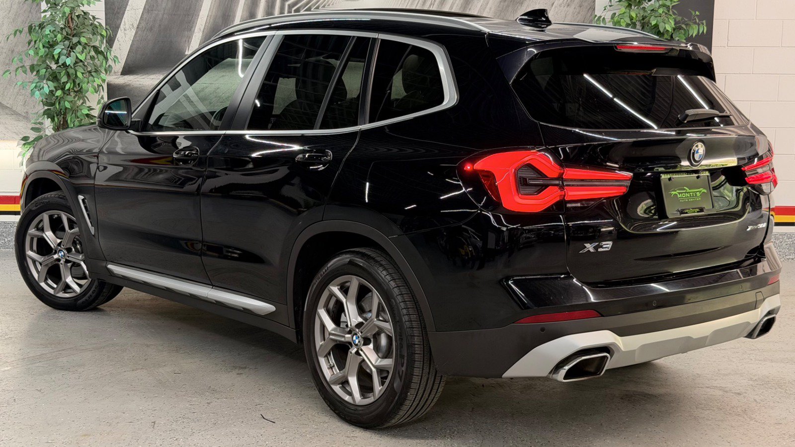 Used 2022 BMW X3 xDrive30i w/ Convenience Package AWD/4WD image 4
