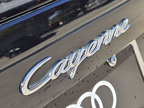 Used 2022 Porsche Cayenne image 12