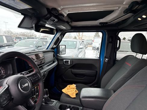 Used 2024 Jeep Wrangler Unlimited Rubicon w/ Technology Group image 8