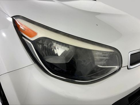 Used 2016 Kia Soul FWD image 29