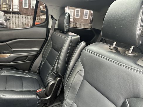 Used 2018 GMC Acadia SLE image 10