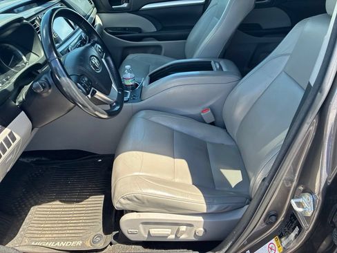 Used 2018 Toyota Highlander XLE AWD/4WD image 7