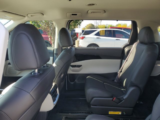 Certified 2024 Kia Carnival SX FWD image 9