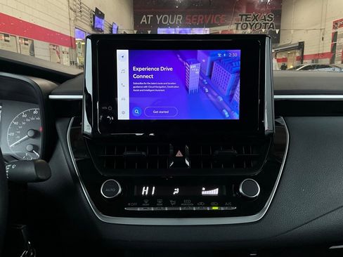 Used 2025 Toyota Corolla LE image 23