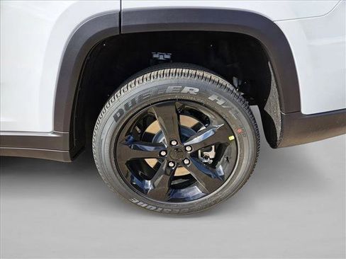 New 2025 Jeep Grand Cherokee L Altitude image 11