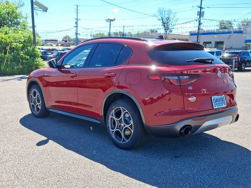 Used 2023 Alfa Romeo Stelvio Ti AWD/4WD image 4
