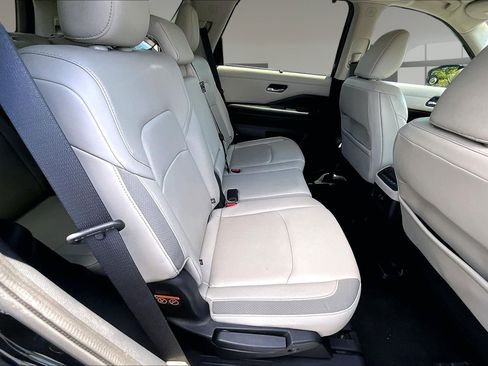 Used 2022 Nissan Pathfinder SL AWD/4WD image 25