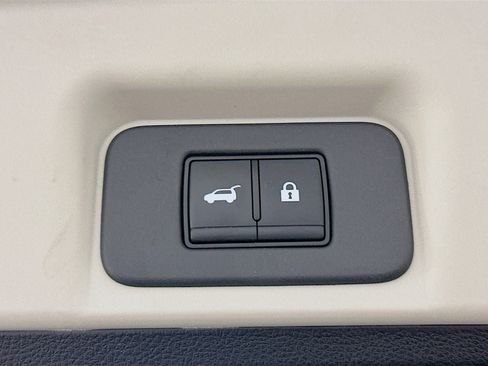 Used 2024 Nissan Ariya AWD image 32