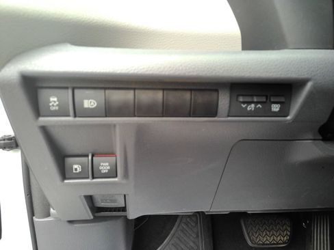 Used 2022 Toyota Sienna XLE AWD/4WD image 23