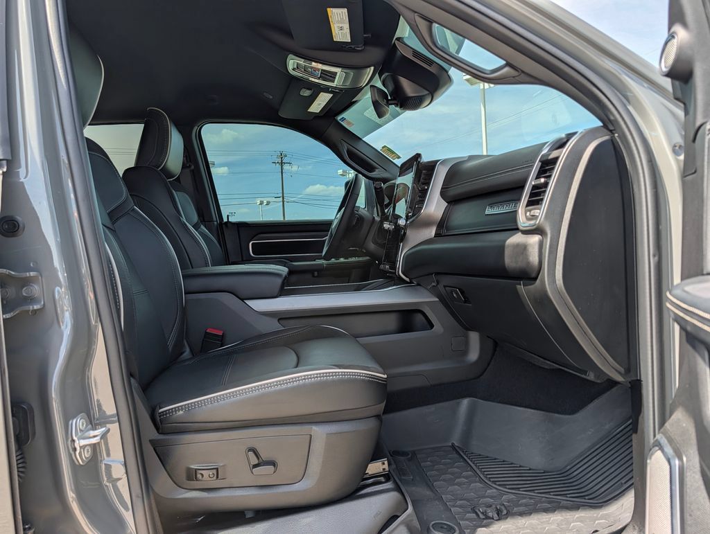 Used 2026 RAM 3500 Laramie AWD/4WD image 11