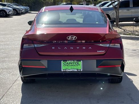 Used 2025 Hyundai Elantra Limited image 5