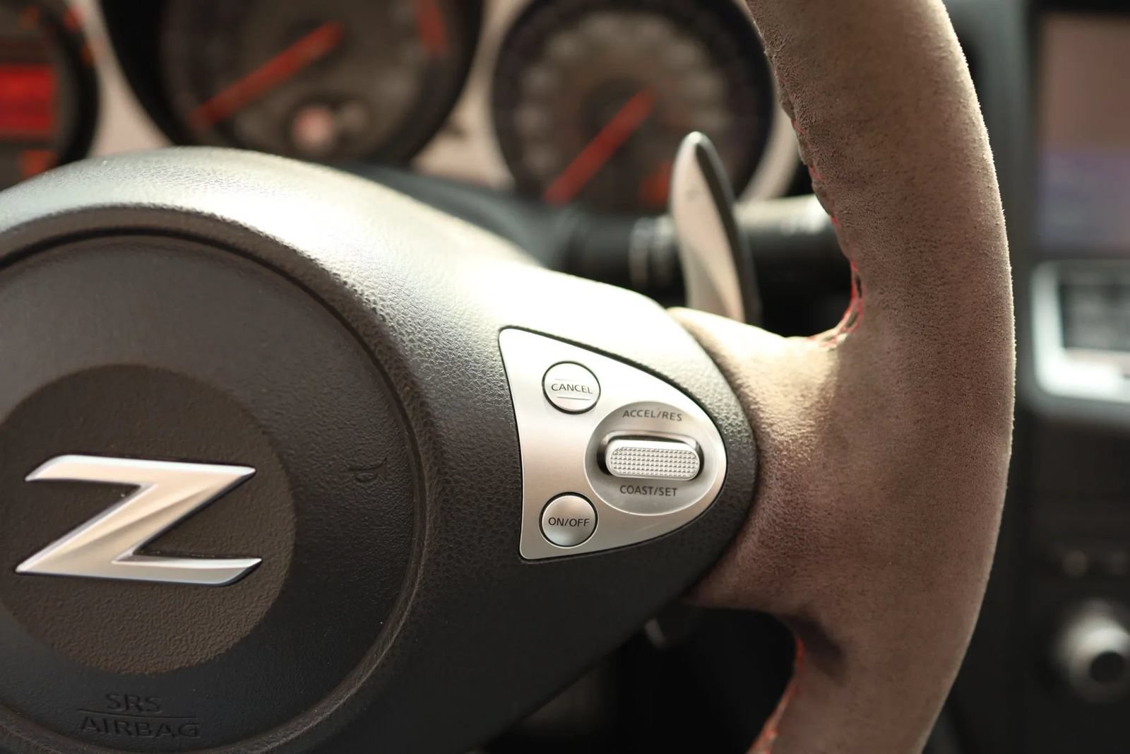 Used 2019 Nissan 370Z Touring RWD image 15