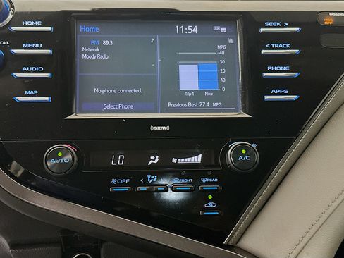 Used 2020 Toyota Camry SE FWD image 23