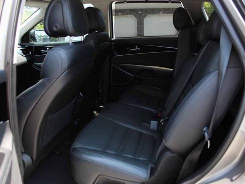 Used 2016 Kia Sorento SX FWD image 28