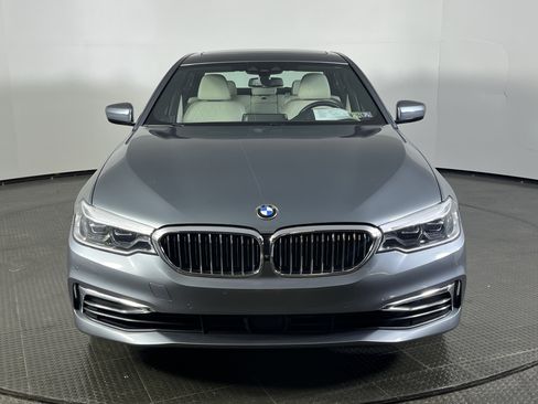 Used 2019 BMW 530e xDrive w/ Executive Package image 3