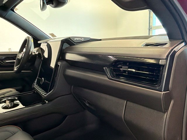 Used 2026 GMC Yukon XL AT4 AWD/4WD image 41