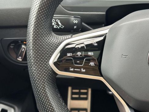 Certified 2024 Volkswagen Tiguan SEL R-Line image 27