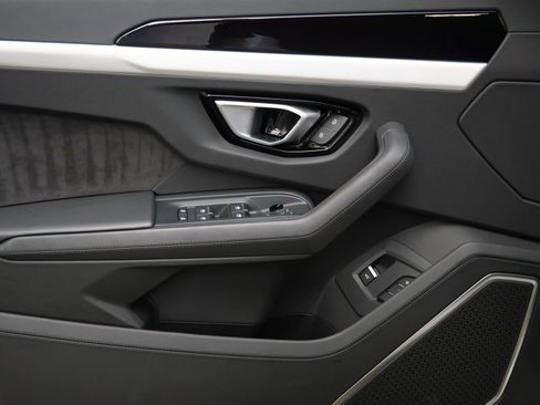 Used 2023 Lamborghini Urus S image 17