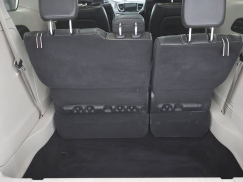 Used 2019 Chrysler Pacifica Limited w/ Tire & Wheel Group image 28