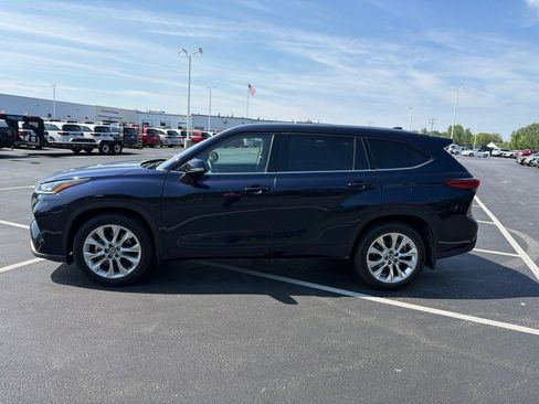 Used 2021 Toyota Highlander Limited AWD/4WD image 4