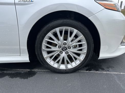 Used 2020 Toyota Camry XLE image 13