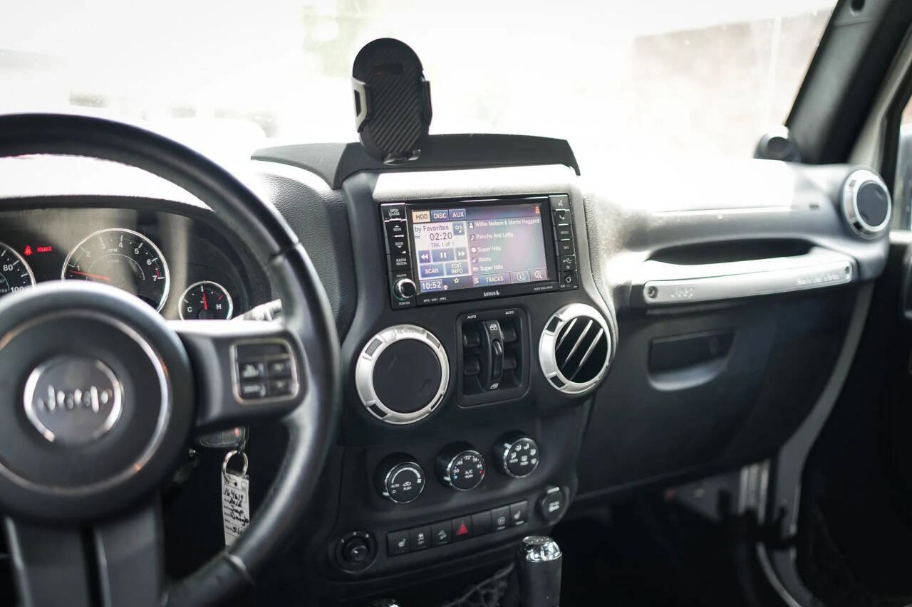 Used 2012 Jeep Wrangler Unlimited Rubicon w/ Dual Top Group AWD/4WD image 46
