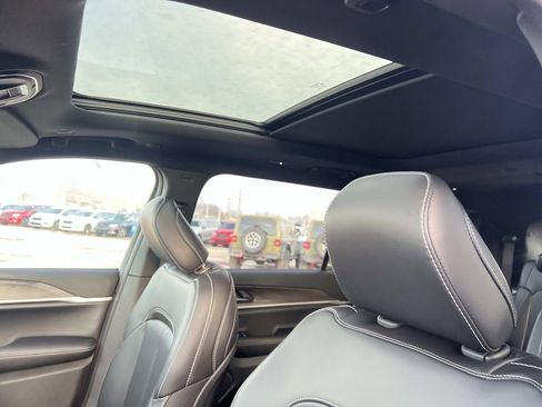 New 2025 Jeep Grand Cherokee L Limited image 13