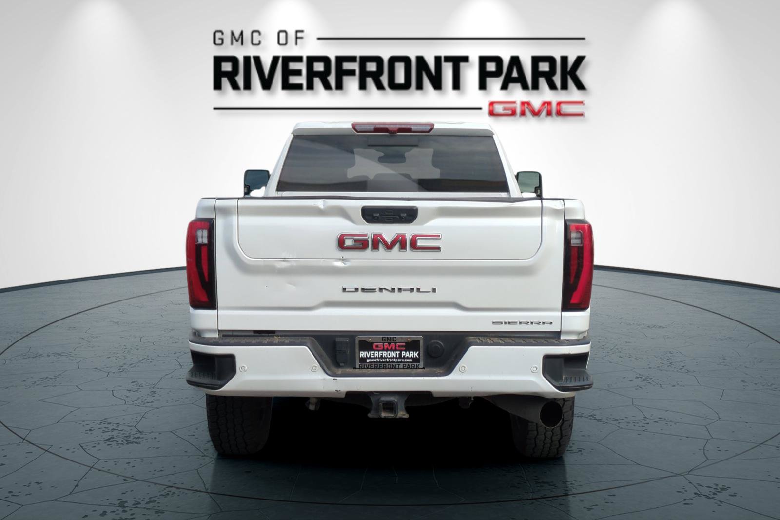 Used 2025 GMC Sierra 3500 Denali AWD/4WD image 4