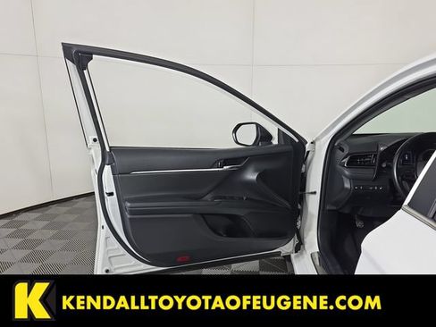 Used 2022 Toyota Camry SE FWD image 22