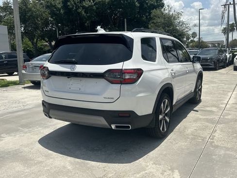 Used 2024 Honda Pilot Touring image 6