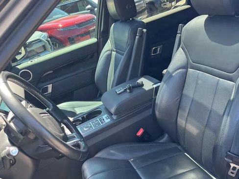 Used 2019 Land Rover Discovery SE AWD/4WD image 2