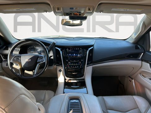 Used 2020 Cadillac Escalade ESV Luxury image 3
