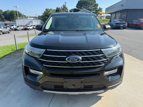 Used 2023 Ford Explorer XLT w/ Equipment Group 202A AWD/4WD image 3