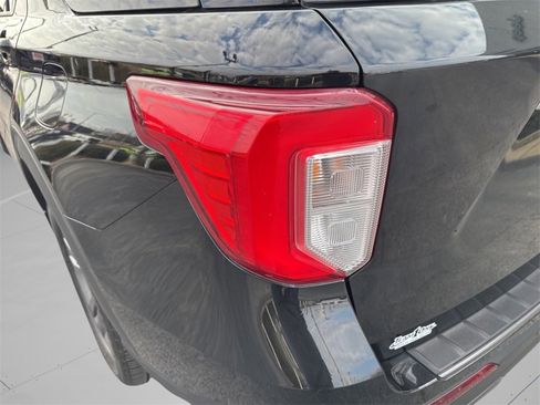 Used 2021 Ford Explorer XLT w/ Equipment Group 202A image 38