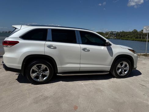 Used 2017 Toyota Highlander Limited FWD image 10