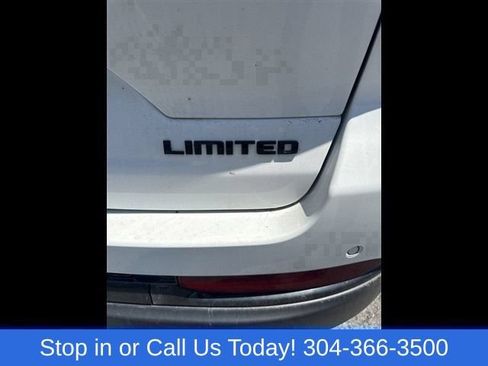 Used 2023 Jeep Grand Cherokee Limited w/ Black Appearance Package AWD/4WD image 8