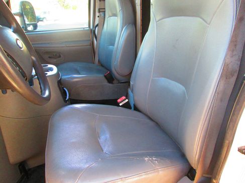 Used 2004 Ford E-350 and Econoline 350 Super Duty image 14