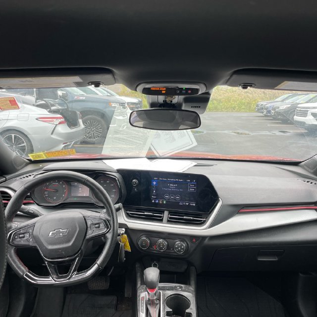 Used 2024 Chevrolet Trax RS w/ Driver Confidence Package FWD image 13