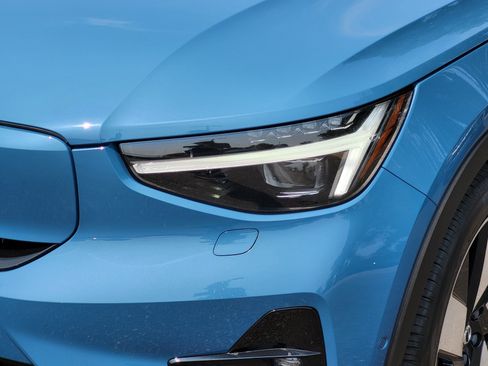 Certified 2023 Volvo XC40 Recharge Ultimate AWD/4WD image 5